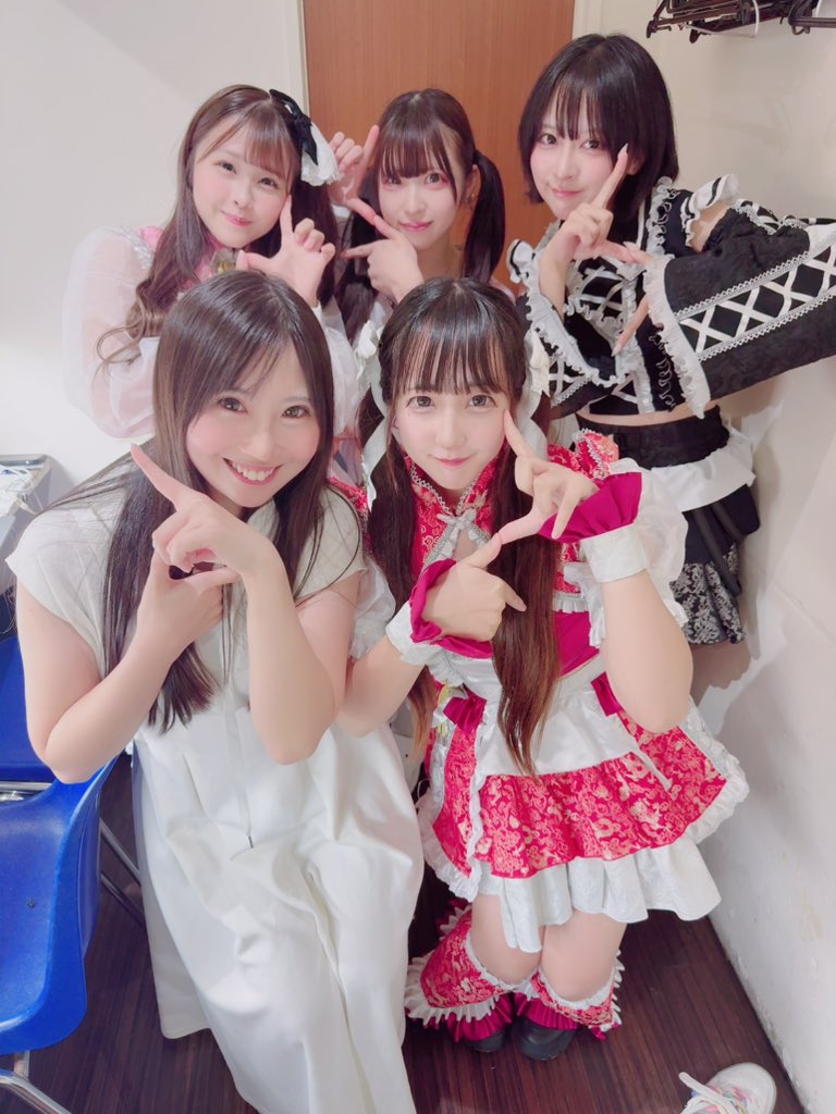 RAiMEIちゃんラスト主催ライブ
ありがとうございました！

みんな愛嬌たっぷりの可愛い子ちゃんたちで好き！！
解散しちゃうのもったいないし寂しい🥺

これからの新しい道も応援してるよ！

ほのちゃん、いつもライブ誘ってくれてありがとうね！

一緒にライブできて楽しかったよ🩷
また遊ぼうね☺️