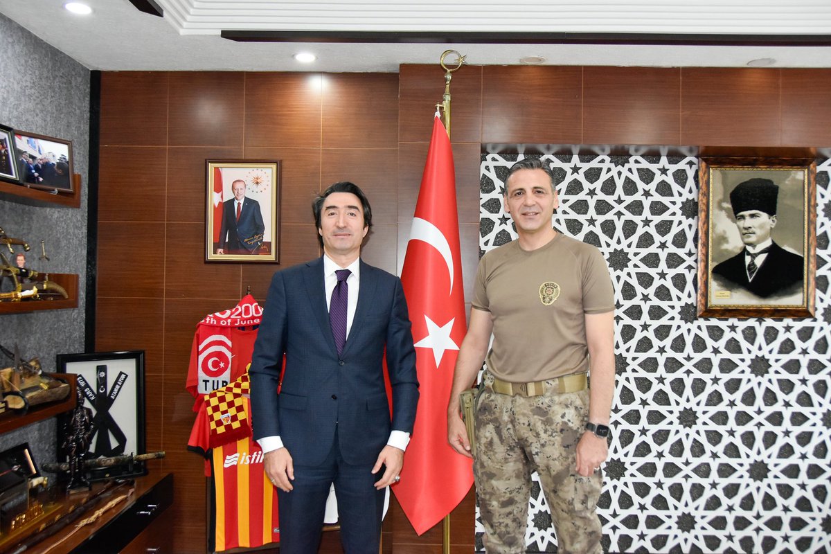 Kaymakamımız Sayın Selim ÇOMAKLI, Kayseri İl  Emniyet Müdürü  Sayın Atanur  AYDIN’a i-adeyi ziyarette bulundu.
<a href="/kayserivaliligi/">T.C.Kayseri Valiliği</a> 
<a href="/KaymakamComakli/">Selim Çomaklı</a>