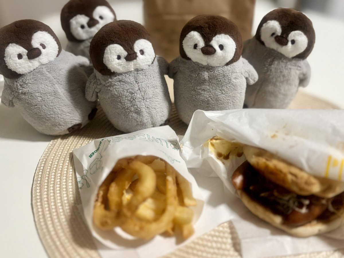 penguinkoen2's tweet photo. ぺんちゃんたち、モスだよ https://t.co/BwpzSl9At6