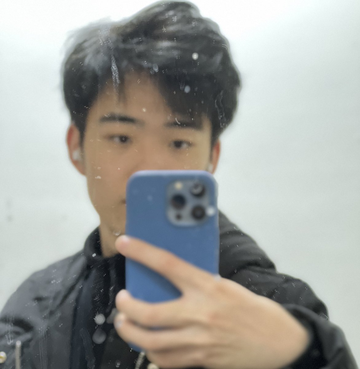xiaogg1135's tweet photo. 突然翻到以前某天睡醒后拍的逆天发型💇）
话说有没有什么想看的🤔
#男大 https://t.co/5bFpXvPSxx