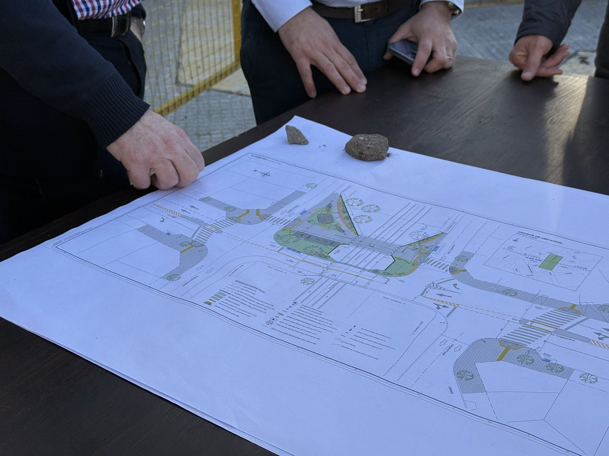 gzinny's tweet photo. Seguimos mejorando la movilidad en la Ciudad.

Con la obra del cruce de Av. Fomentista, sumamos un paso peatonal para que los vecinos de Villa Pueyrredón y quienes circulan por la zona puedan moverse con mayor comodidad.

Este proyecto significa:
👉 Más seguridad para peatones
👉 Nuevos espacios verdes y de recreación
👉 Mejor conexión entre ambos lados del ferrocarril
👉 Una renovación que mejora la calidad del entorno urbano

@pberecia @AUSA @jpfasanella @fmattei_ok