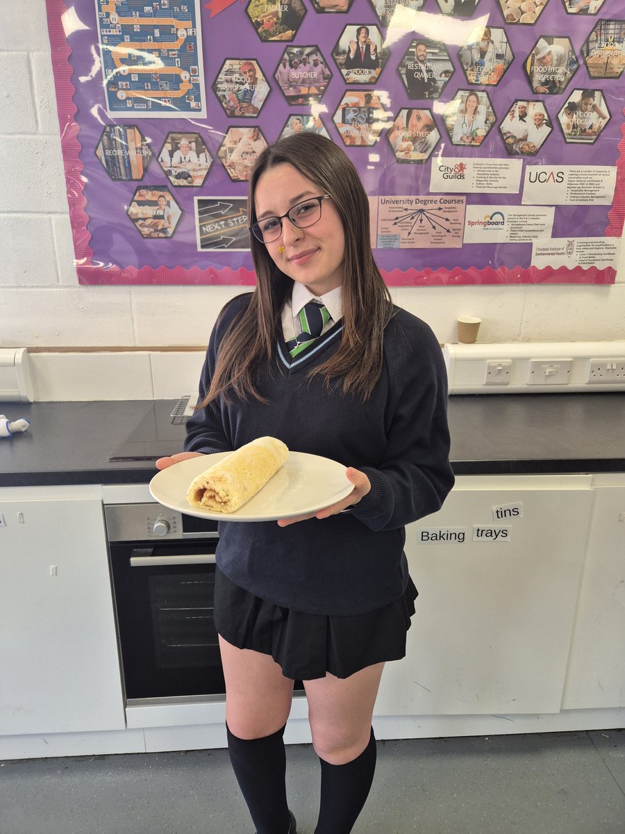 SwaFood's tweet image. Yr 9 Food. Swiss roll. 😋 @SpringwestA