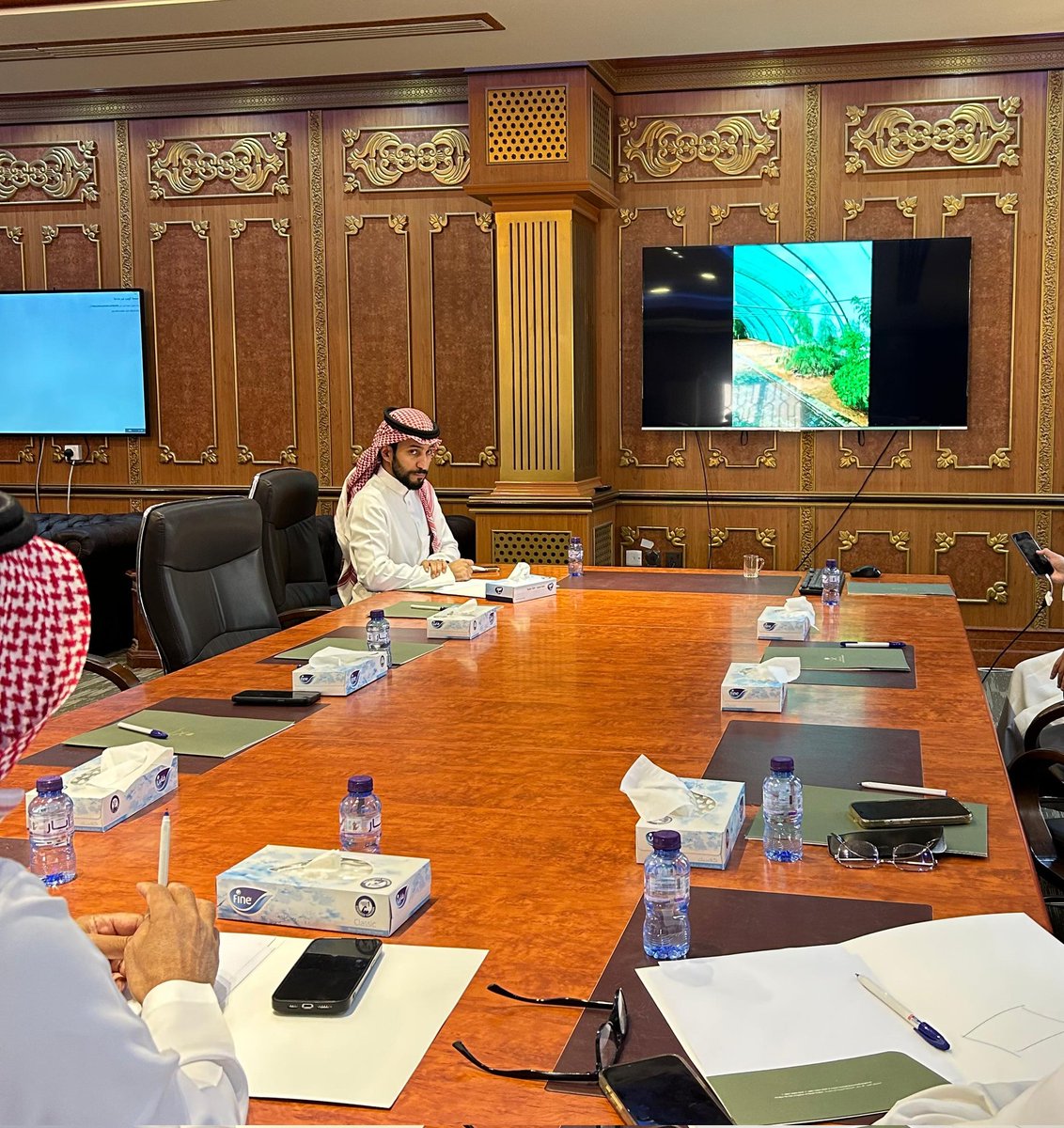 tourbahhail's tweet photo. #زيارة |
استقبل رئيس #بلدية_مدينة_تربة_حائل 
المكلف الأستاذ / فلاح عايد الشمري
المهندس / صالح عبدالكريم العمرو والأستاذ / عيادة عايد الشمري من وكالة شؤون البلديات وذلك لمتابعة تنفيذ مشاريع البنية التحتية واعمال الادارة العامة للخدمات .

#امانة_منطقة_حائل 
#وزارة_البلديات_والإسكان