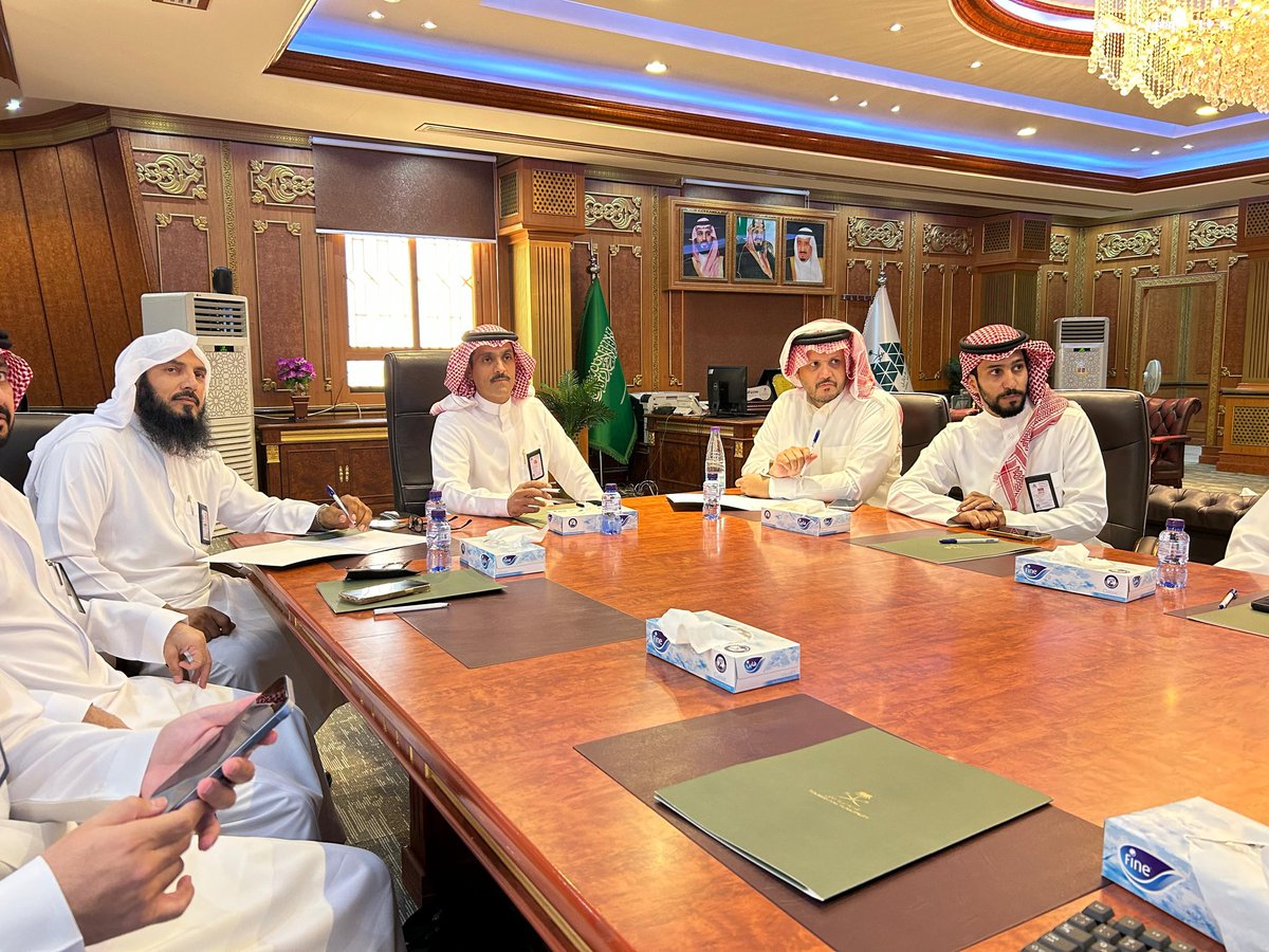 tourbahhail's tweet photo. #زيارة |
استقبل رئيس #بلدية_مدينة_تربة_حائل 
المكلف الأستاذ / فلاح عايد الشمري
المهندس / صالح عبدالكريم العمرو والأستاذ / عيادة عايد الشمري من وكالة شؤون البلديات وذلك لمتابعة تنفيذ مشاريع البنية التحتية واعمال الادارة العامة للخدمات .

#امانة_منطقة_حائل 
#وزارة_البلديات_والإسكان