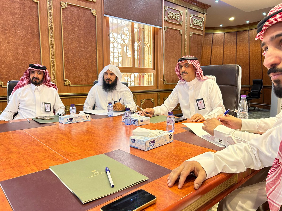 tourbahhail's tweet photo. #زيارة |
استقبل رئيس #بلدية_مدينة_تربة_حائل 
المكلف الأستاذ / فلاح عايد الشمري
المهندس / صالح عبدالكريم العمرو والأستاذ / عيادة عايد الشمري من وكالة شؤون البلديات وذلك لمتابعة تنفيذ مشاريع البنية التحتية واعمال الادارة العامة للخدمات .

#امانة_منطقة_حائل 
#وزارة_البلديات_والإسكان