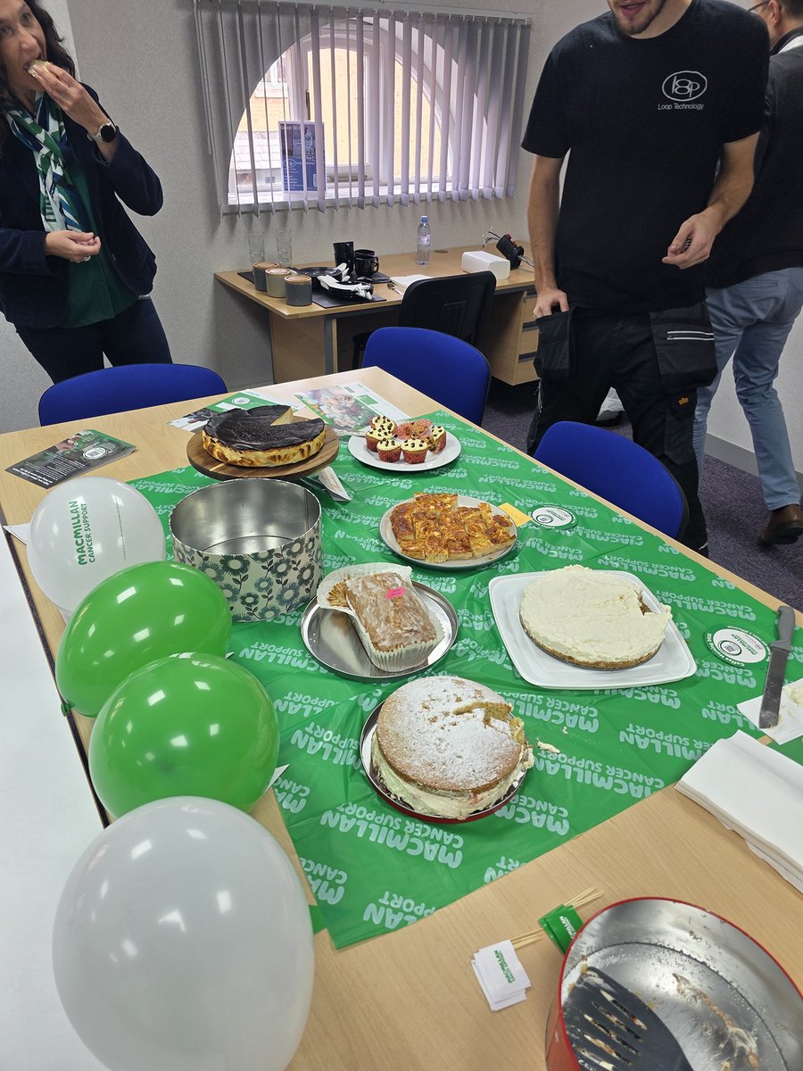 Loop_Technology's tweet image. 🧁Last Friday we held a Bake Off in the Dorchester office to raise money for @macmillancancer Support. The atmosphere was intense to begin with, with the six bakers eager to see how their dishes were to be received by the solemn judging panel, and the rest of the attendees keen…