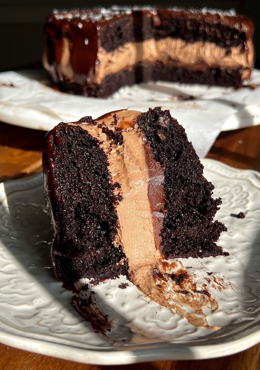 cadyugh's tweet image. This or that food poll.. Chocolate desserts edition✨🍫

#Interactivethread for #edtwt + anyone who wants to participate🪡

Cals don’t count ofc!

🏷️: #foodpoll #chocolate #sweet #dessert #anatwt #miatwt #ricecakestwt #food #poll #distraction