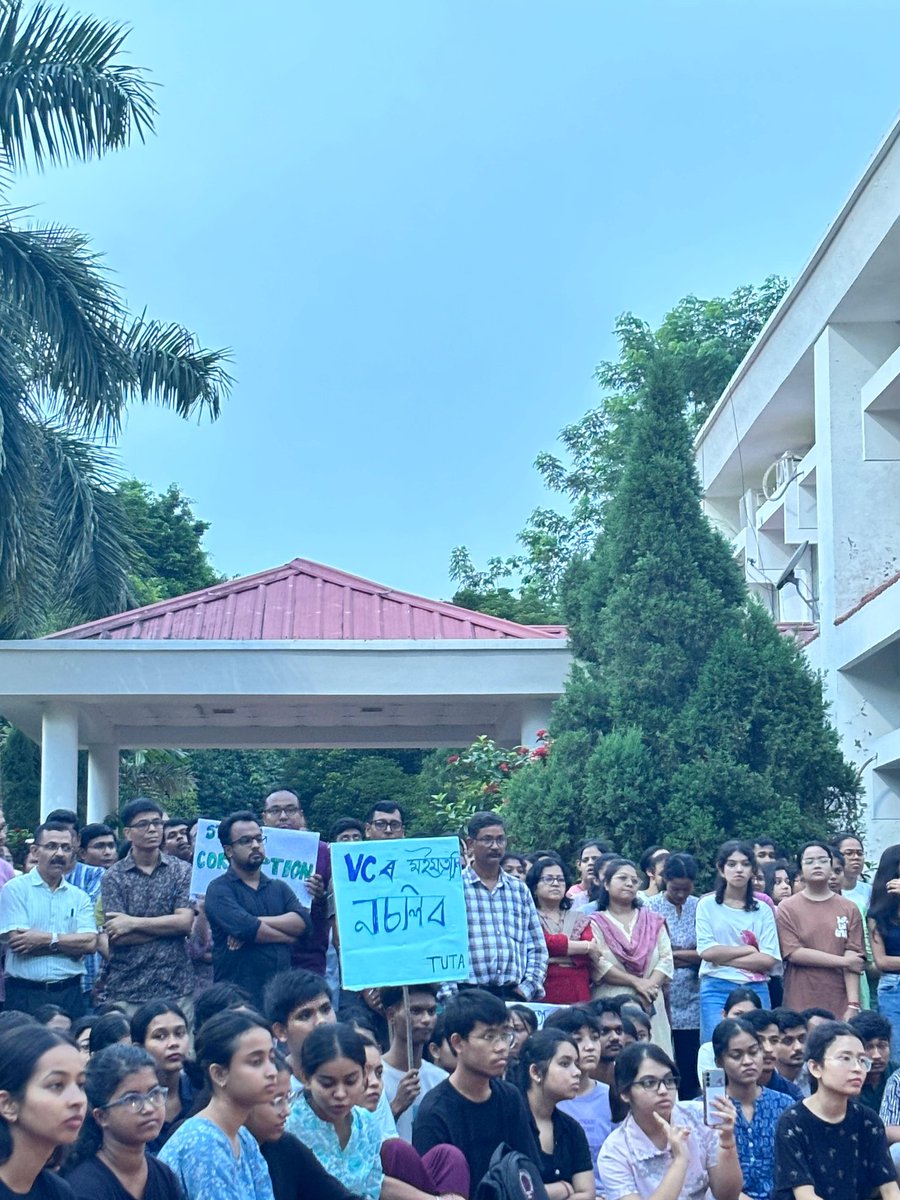 swapnil_swastik's tweet photo. Tezpur University students, teachers, and staff protesting for 7+ days: VC Shambhu Nath Singh must go for disrespecting Zubeen Garg and alleged corruption. He fled campus without apology! Stand with us!
#VCwithoutCV #VCmustResign #tezpuruniversity #CrisisinTU #Vcmissing #TUSU https://t.co/ok6LhtZol6
