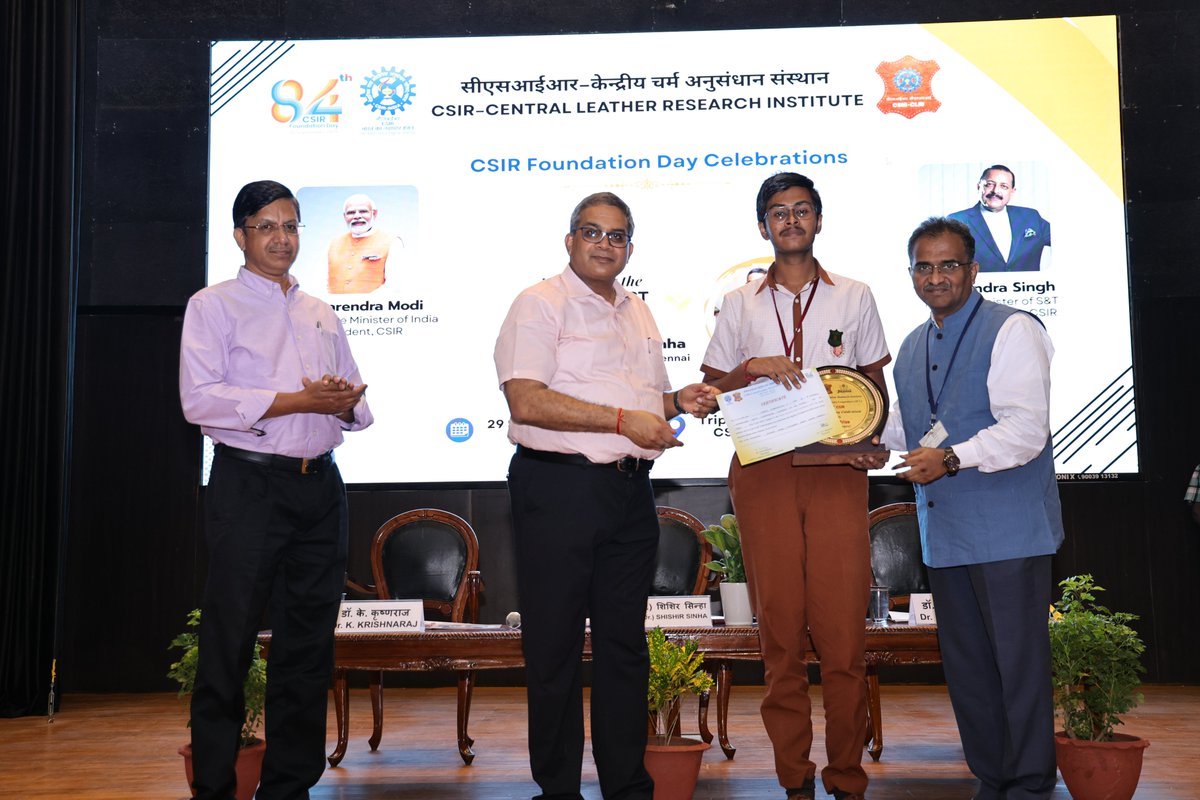 clriindia's tweet photo. 1/2 #84YearsofCSIR
During the 84th #CSIRFoundationDay at CSIR-CLRI, Prof. (Dr.) Shishir Sinha, Director General – CIPET, Chennai, proudly presented awards to the winners of the Open Innovation Idea Competition for school children @CSIR_IND @kjsreeram @DrNKalaiselvi @CsirJigyasa https://t.co/Yv2jOCnSeh