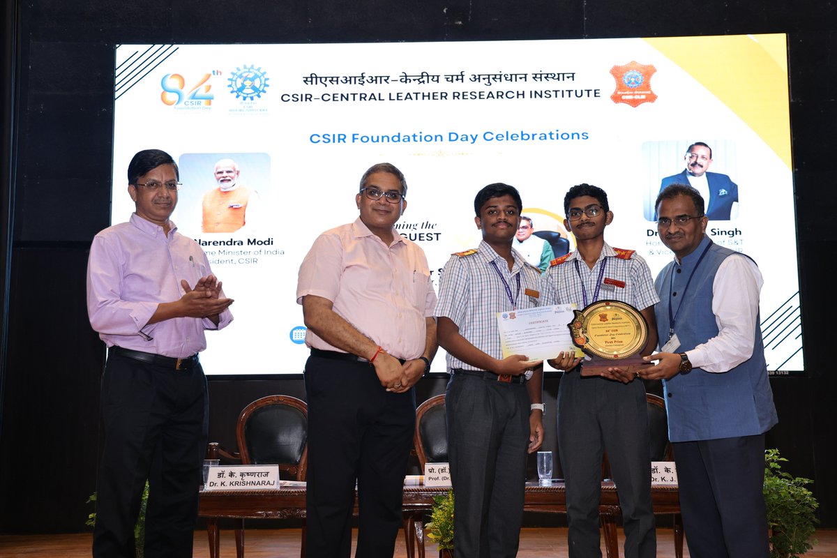 clriindia's tweet photo. 1/2 #84YearsofCSIR
During the 84th #CSIRFoundationDay at CSIR-CLRI, Prof. (Dr.) Shishir Sinha, Director General – CIPET, Chennai, proudly presented awards to the winners of the Open Innovation Idea Competition for school children @CSIR_IND @kjsreeram @DrNKalaiselvi @CsirJigyasa https://t.co/Yv2jOCnSeh