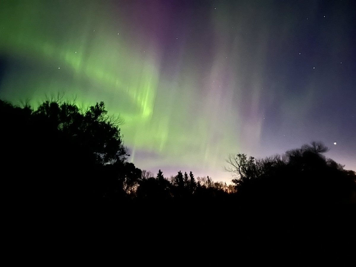 MarvelleMach's tweet photo. Good Morning waking up to Northern Lights!
#northernlights 
#landoflivingskies https://t.co/CU8LWd291V