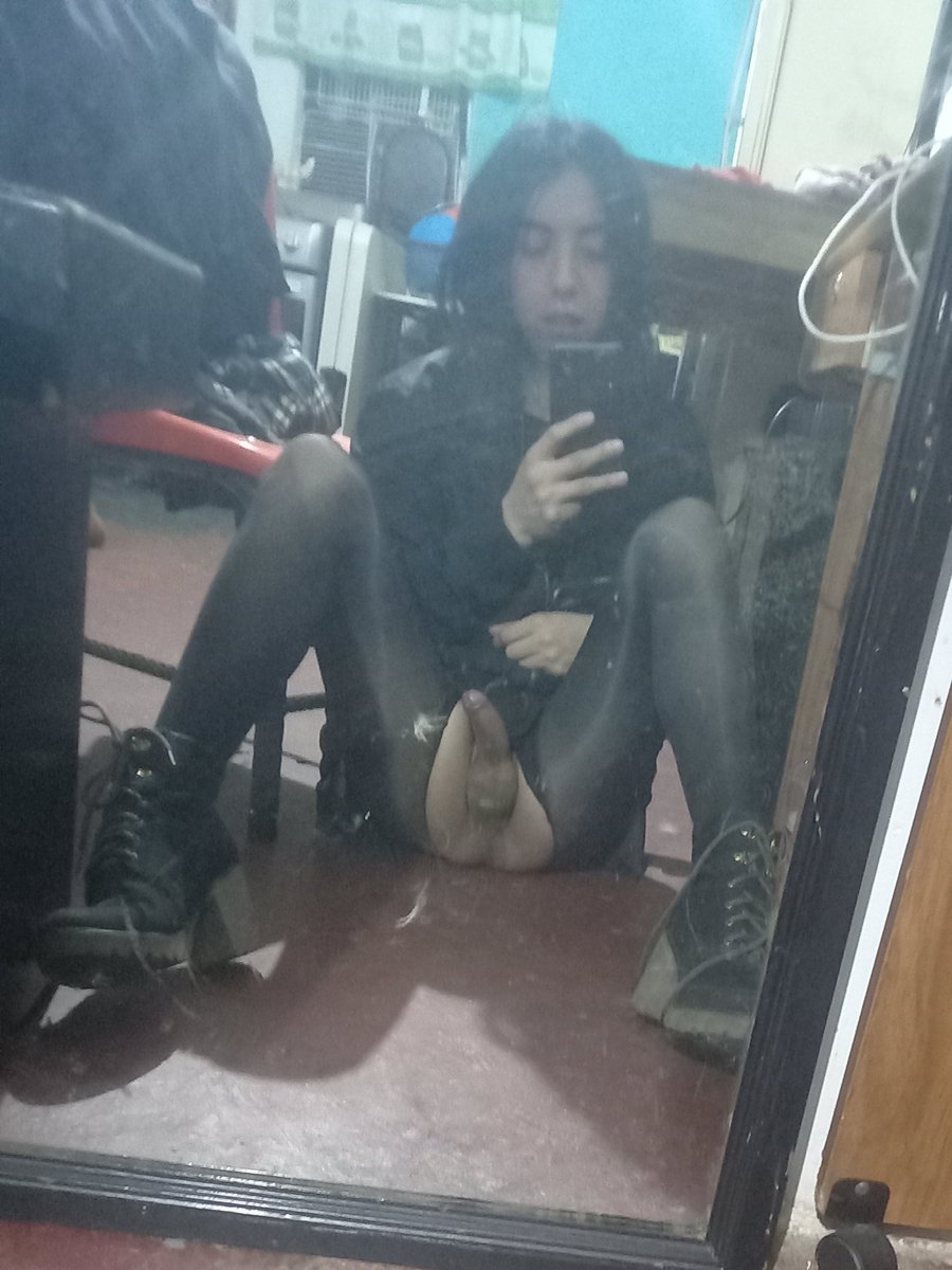SpectreMx_'s tweet photo. 😊 tan cómodas las medias que me compre jeje https://t.co/edPCO41jmz