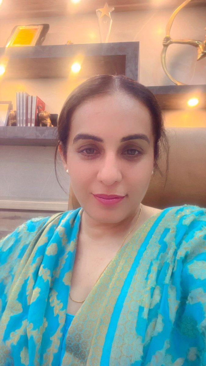 shinysachdeva's tweet image. Day 8- Peacock green 💚