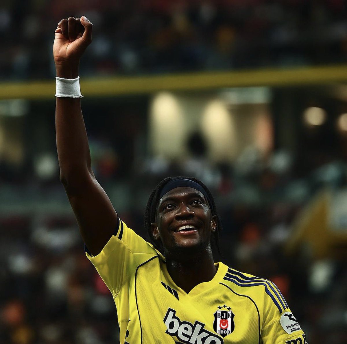Yine Abraham, yine verilmeyen bir penaltı illa sarı formayla mı çıkalım  #BJKvKS