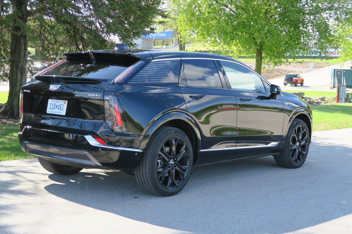 TechMobilityPod's tweet image. My recent hands-on experience with the Cadillac OPTIQ EV at Road America in Elkhart Lake, Wisconsin, highlighted a sleek and refined entry into the luxury electric vehicle market. open.spotify.com/episode/6GXoRe… #cadillac #cadillacev #cadillacoptiq #cadillacstyle #cadillacluxury #luxury…
