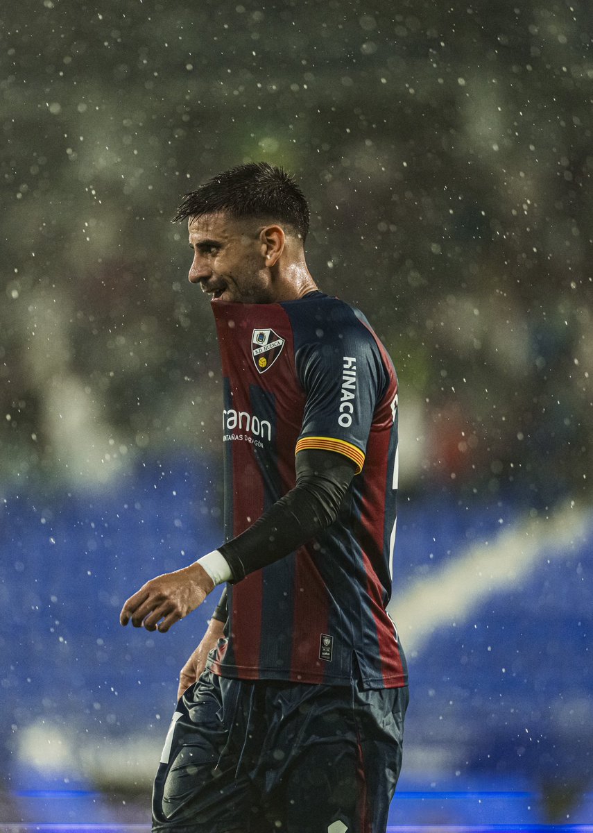 Toca apretar los dientes y trabajar más si cabe! El sábado tenemos una nueva oportunidad en casa! Gracias afición por estar a pesar de la lluvia! 💙❤️ <a href="/SDHuesca/">SD Huesca</a>