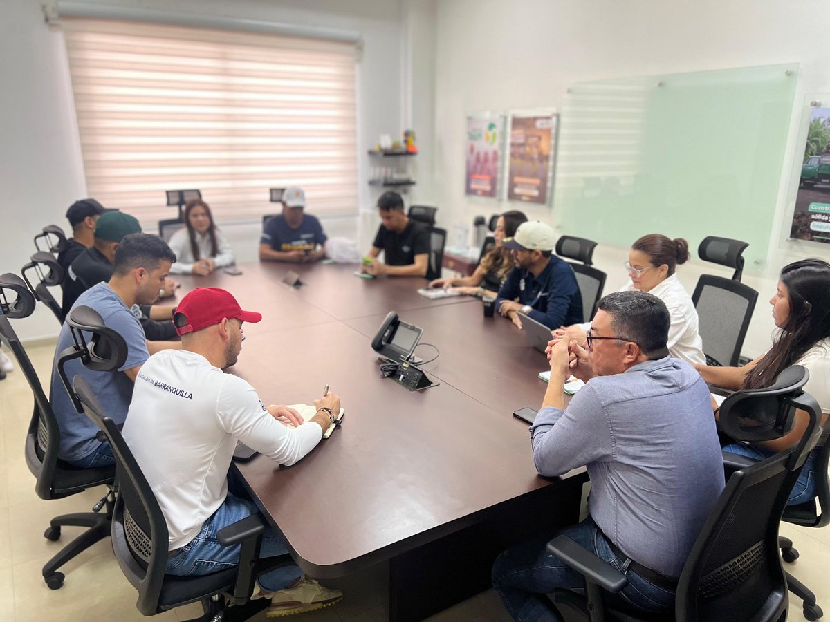 ControlUrbanoBq's tweet photo. Trabajamos de la mano con el sector privado para impulsar iniciativas en beneficio de la comunidad. Hoy con #AlianzaTeam realizamos mesa de trabajo para próximas actividades. https://t.co/xrhUOLCftv