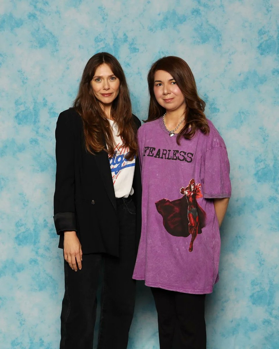 Elizabeth Olsen with fans at LA Comic Con, today