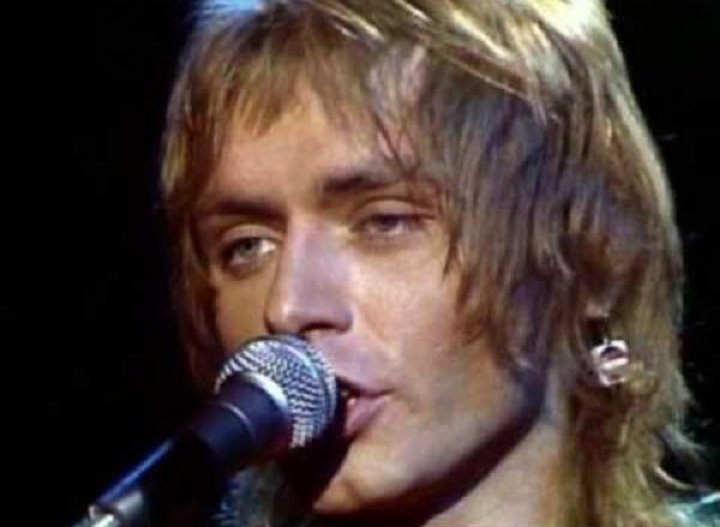 [LATE MONDAY REMEDY🔈🍷]

Who's gonna hold you down
When you shake?
Who's gonna come around
When you break?....

(🎵DRIVE🎵)

(🎙THE CARS🎙)