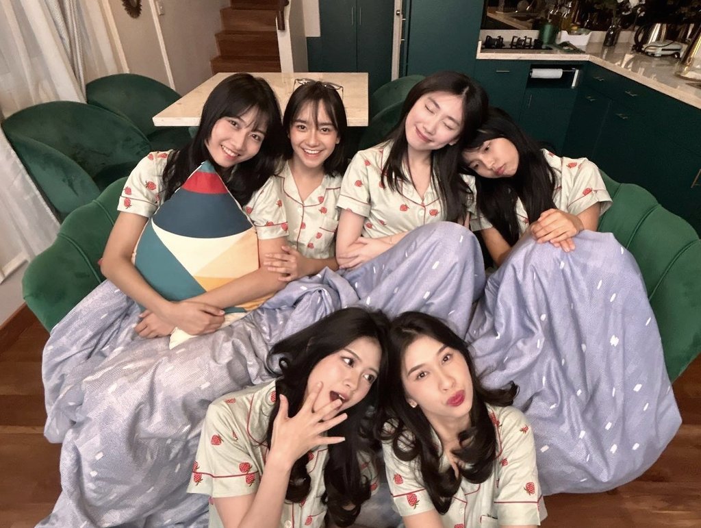 nikahkalasiap's tweet photo. 7/7. Happy Anniversary this generation,
Shone bright, so that others may shine brighter! #7YearsLuckySeven https://t.co/1JixEQXCVX