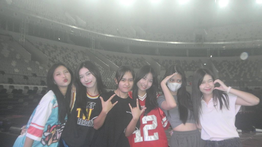 nikahkalasiap's tweet photo. 7/7. Happy Anniversary this generation,
Shone bright, so that others may shine brighter! #7YearsLuckySeven https://t.co/1JixEQXCVX