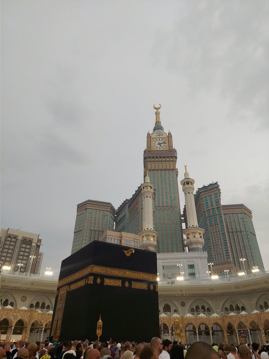 الحمدلله الذي أكرمني بزيارة بيته لأول مرة 
اللهم اجعلها عمرة مقبولة خالصة لوجهك الكريم يارب العالمين ❤🙏🏻