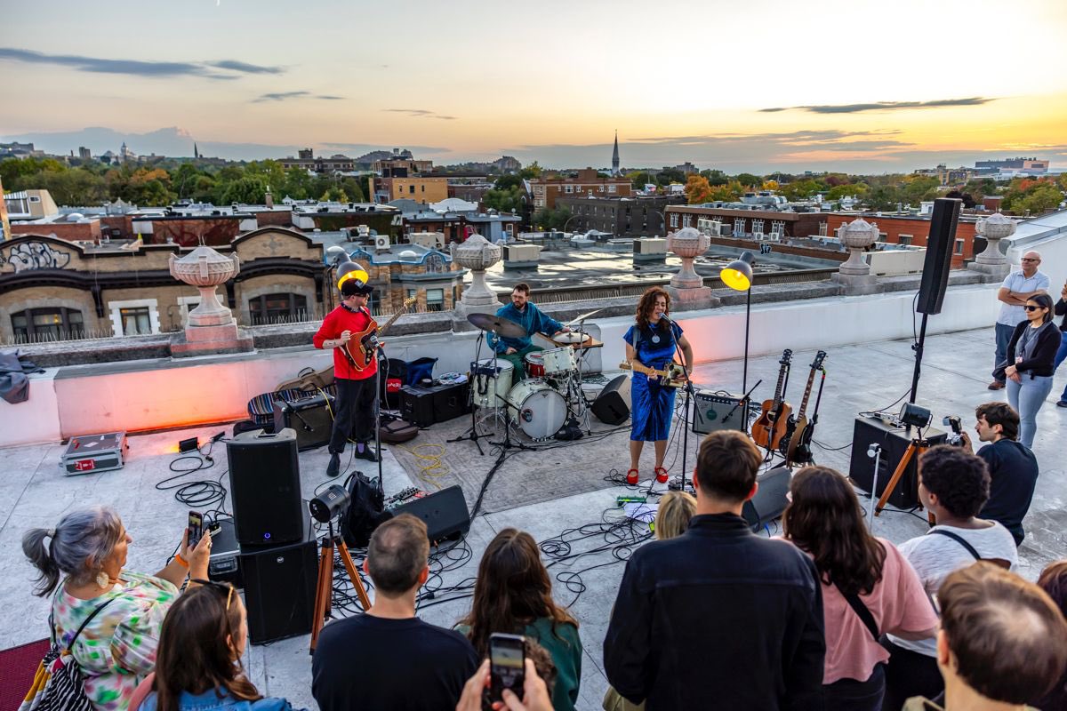 Montreal's tweet photo. Flashback to @popmontreal this weekend! 🎸🎤
📷 @evablue #montreal #popmtl https://t.co/ooFIrOLUWJ