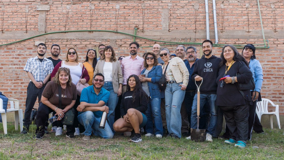 MalenaResa's tweet photo. Sembrar nativas es sembrar identidad. 🌱 La Neuquinidad también se construye cuidando nuestro ambiente. https://t.co/ewHJzPrJHa