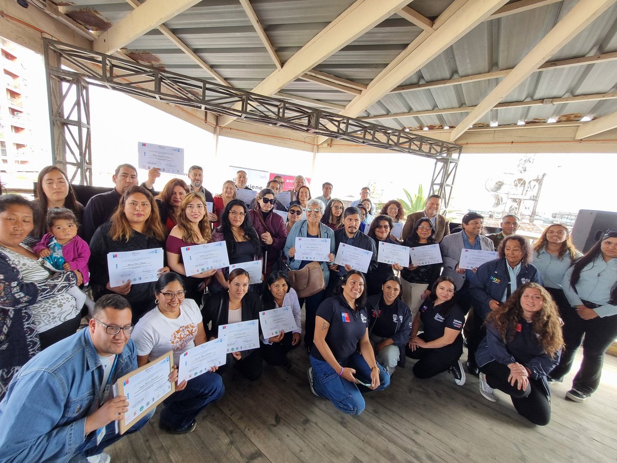 Senda_Tarapaca's tweet photo. 🌟 34 personas participaron en el Diploma en Liderazgo en Contextos Protectores, Familia y Comunidad  que organizó nuestro equipo @previene_iqq.

💪 El diploma buscó fortalecer el liderazgo, potenciando su rol como agentes de prevención en sus familias y comunidades. https://t.co/D5Xp9PXl1x