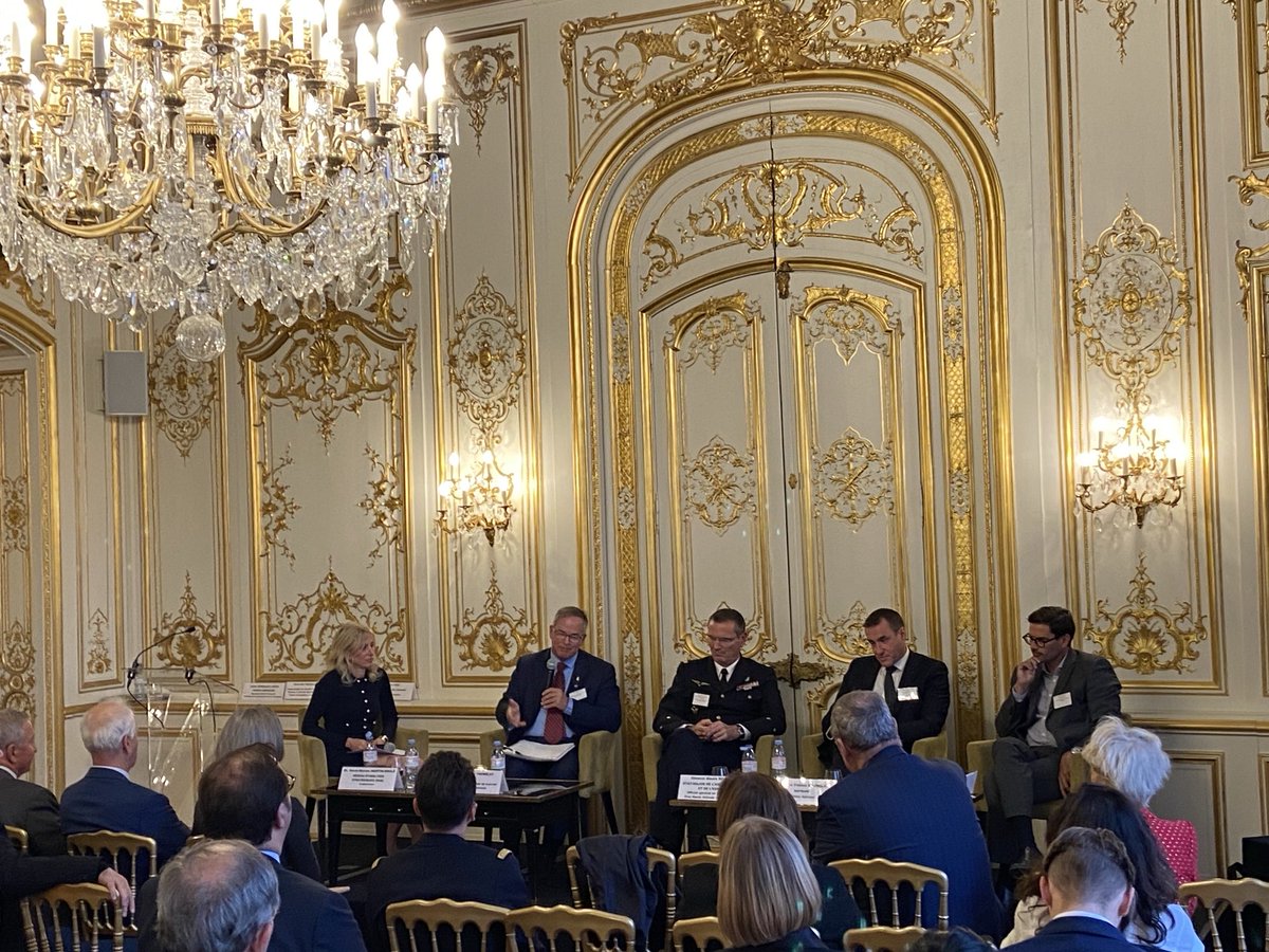 aude_leroy's tweet image. Colloque France-Canada où les échanges insistent sur le renforcement de la coopération entre les 2 pays + Canada/UE sur tous plans : ml, techno, industrie, THA, IA… ⁦@Armee_de_lair⁩ ⁦@FranceAmerique⁩ ⁦@AmbCanFrance⁩ #fildefense
