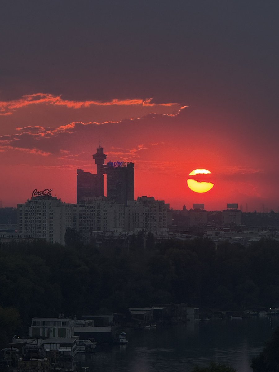 Drugarica_Prva's tweet photo. Nista, samo jedan od najljepsih sutona koje vidjeh u zivotu https://t.co/Z2hc5KlLTU