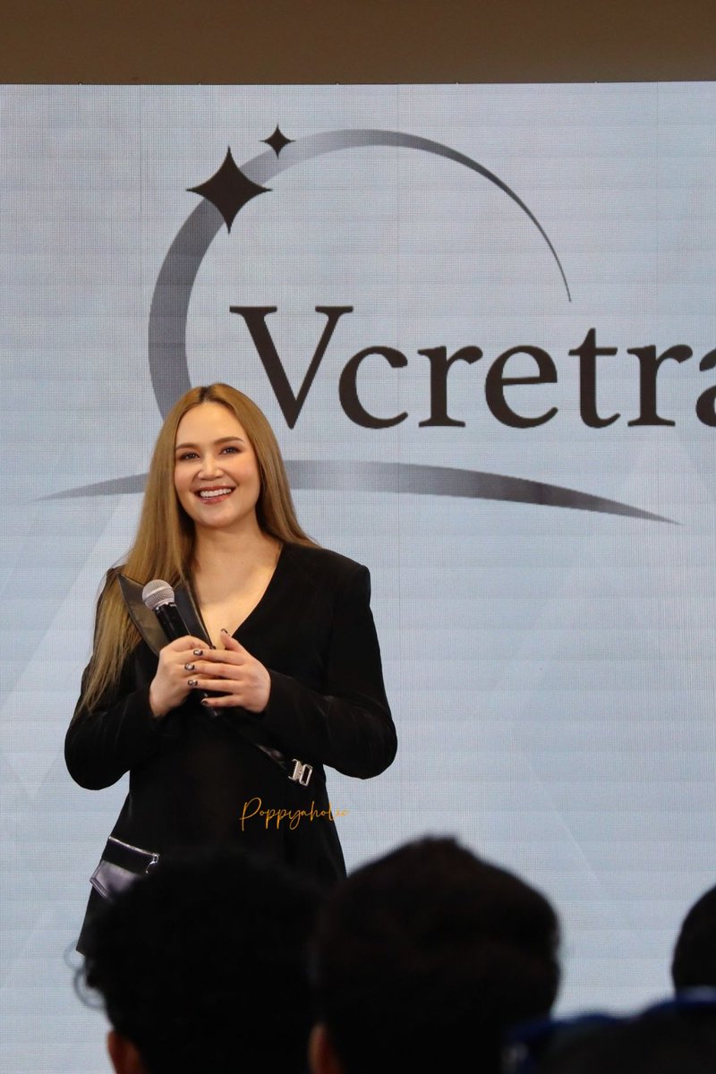 Poppyaholic16's tweet photo. กราบขอบคุณ #Vcretra ที่เลือก ทาทายัง มาเป็นพรีเซนเตอร์ของแบรนด์อย่างเป็นทางการนะครับ🧡

#TeamTina 
#TataYoung
#อมิตาทาทายัง
#AmazingTatA 
#PopAllThat https://t.co/MjGVb7p1w3