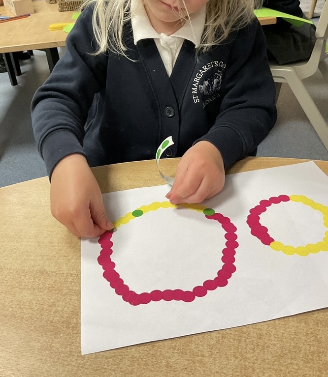 EYFSStMargaret1's tweet image. We've been so busy as we've settled into Reception ...
In our first week we read 'The Dot' by Peter H Reynolds and we became artists just like Vashti when we 'made a mark and signed our name...'
#eyfs #eyfsprovision #qualitytexts #finemotor #funkyfingers @EYTagteam