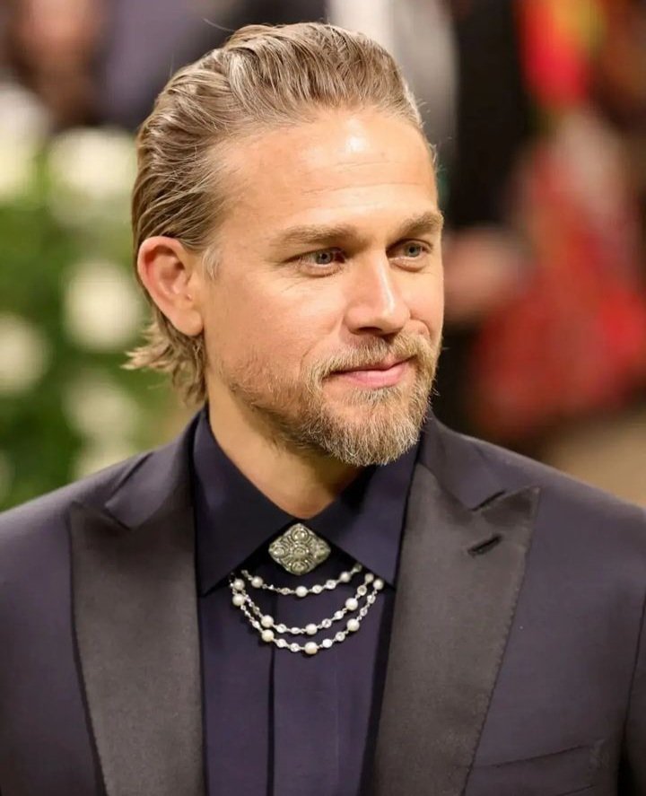 altamuz's tweet image. Ohhh lala semana bonita con el guapazo de Charlie Hunnam 😍😍😍
@Guapazos y seguidorxs buena elección 👍vamos con ello 😉