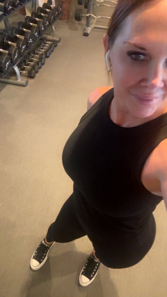 Sammiesworld1's tweet image. Gotta get it in 💪🏾 💦 #travel #content #gym #workout #utah