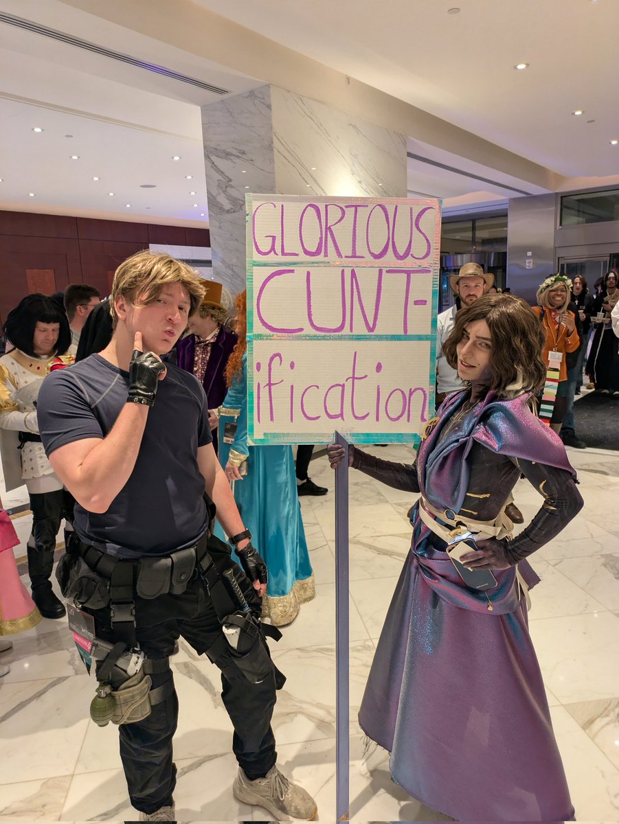 KazooCosplays's tweet image. Leon Sex Kennedy - Katsucon &apos;25 

Also goddamn my bicep looks awesome in this