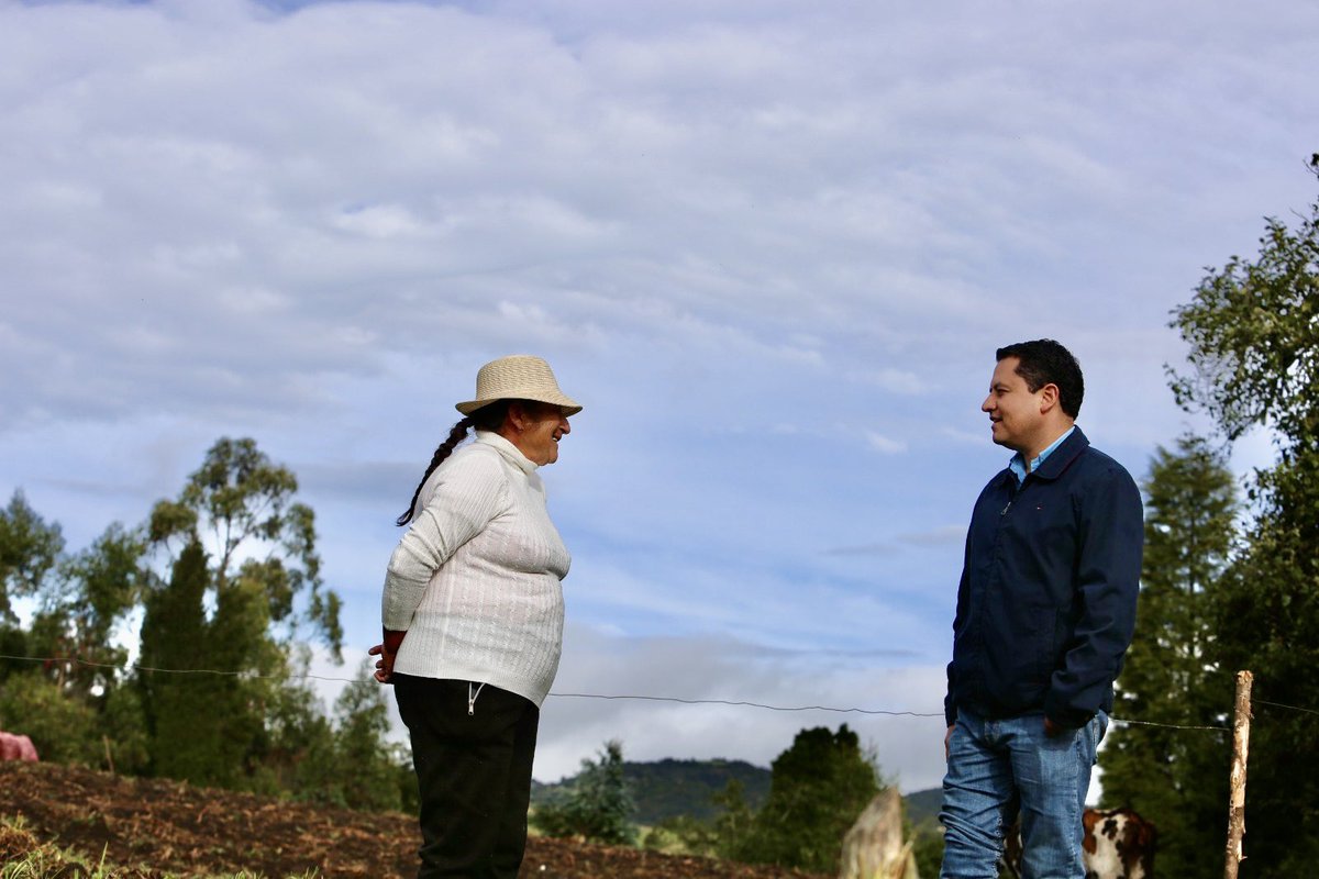 🌄🐄 Hoy estuve compartiendo con los productores de leche de nuestra tierra, hombres y mujeres que madrugan desde las 4:00 a.m.

¿Sumercé si toma leche , todos los días ?