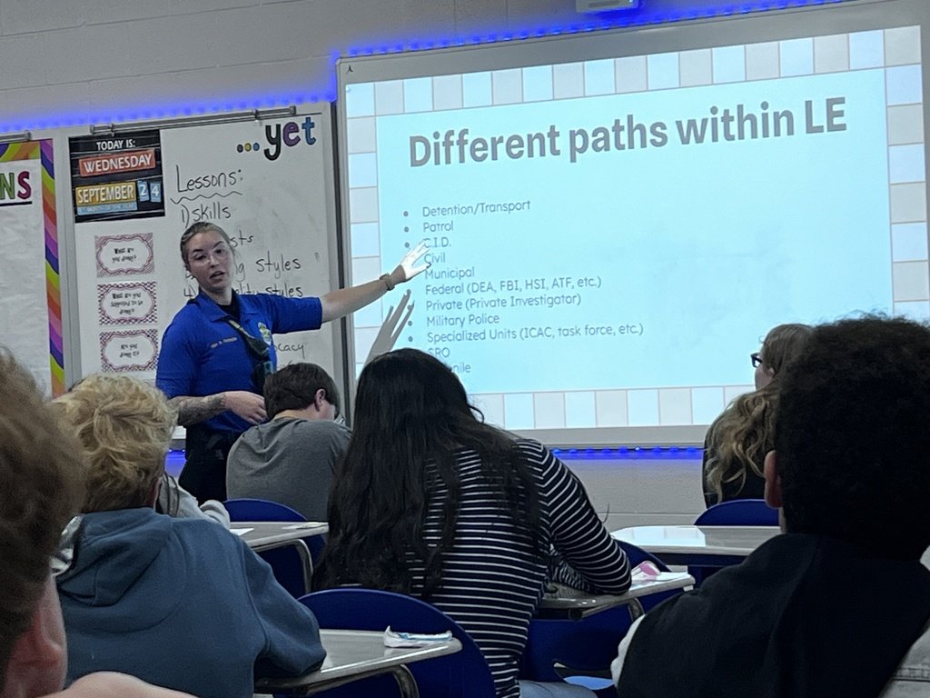 East End Middle School students in Career Development classes recently heard from SRO Deputy Raelyn Fashank. She spoke about her decision to pursue a career in law enforcement and shared insights into the many different career paths available in the field.