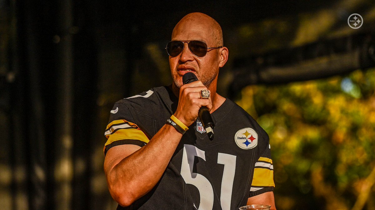 Steelers Legends showed up in Dublin for #SteelersNation ☘️