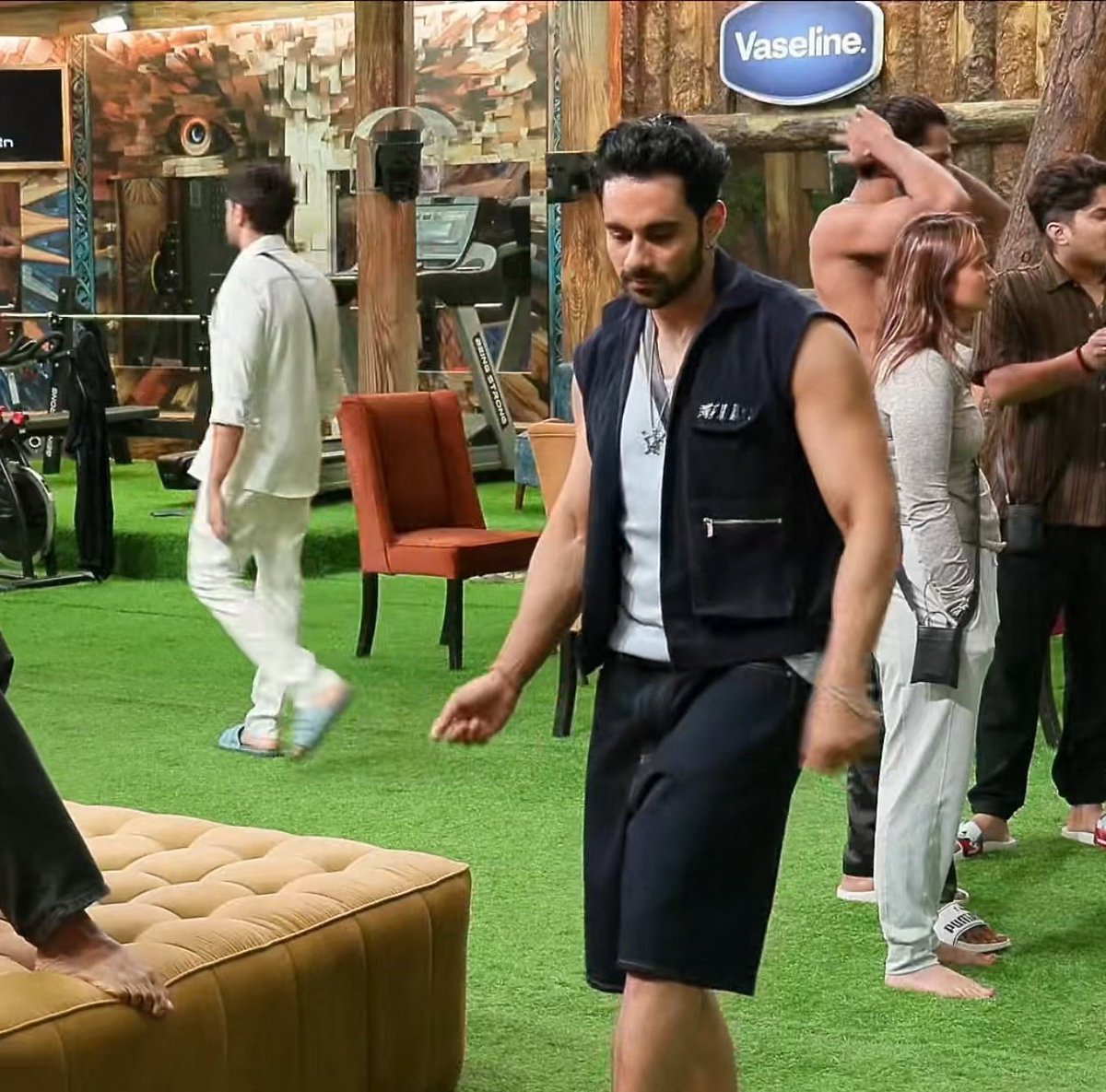 Sheku didn't even fight, but he still showed up looking all cute in the episode 😭🤏🏻

#AbhishekBajaj • #BB19 • #bigboss19
