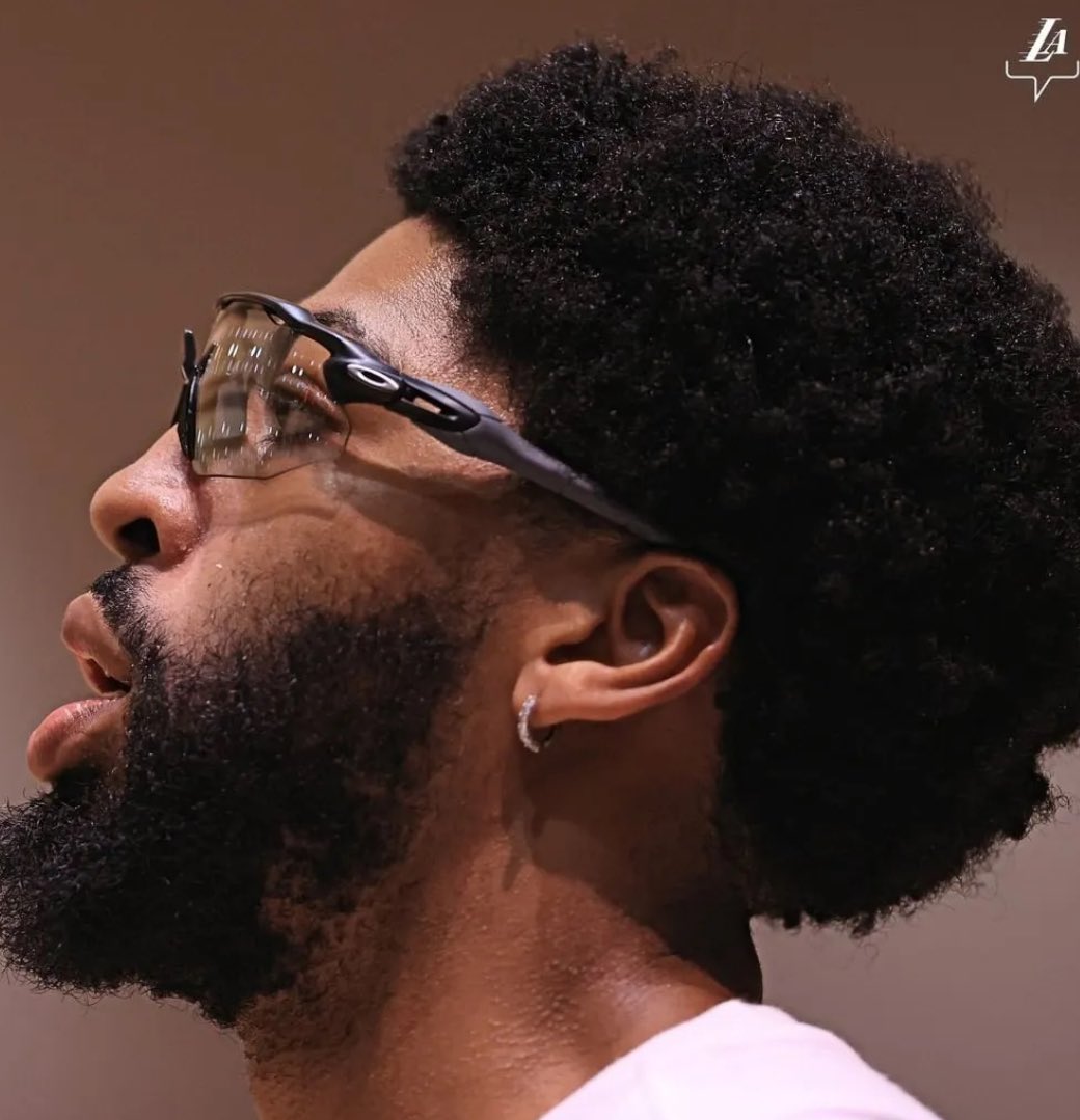 TheDunkCentral's tweet image. Anthony Davis will wear protective eyewear for the rest of his career, per @TheSteinLine