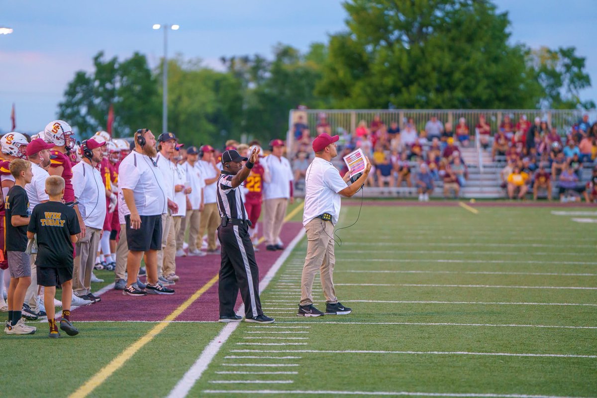 RRSNIndiana's tweet image. Congrats to Gibson Southern Head Coach Nick Hart on being named Colts Coach of the Week for week No.6!
rrsn.com/gibson-souther… @coltscommunity @Colts @IHSAA1 @INFBCoaches @CoachNHart @GSTitans1 @PocketAthletics @GSHSFootball