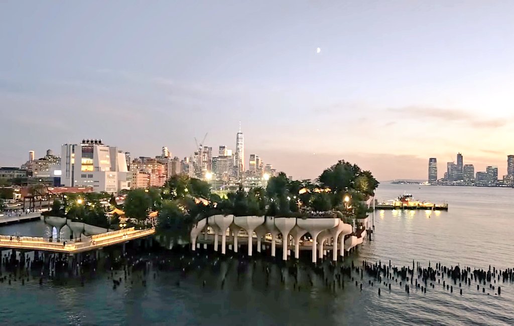 <a href="/JordiHamadi/">Jordi Hamadi</a> 🫶😍Es Verdad💕 Lo hemos aprendido de nuestros abuelos alemanes salvados del Holocausto😔🙏💕 Hola mi querido Jordi, saludarte y desearte junto a ti familia feliz semana, abrazos y muchas bendiciones en Barcelona 😍 💕Mi foto, Little Island, Hudson River, Manhattan, NYC 💕🗽Ayer