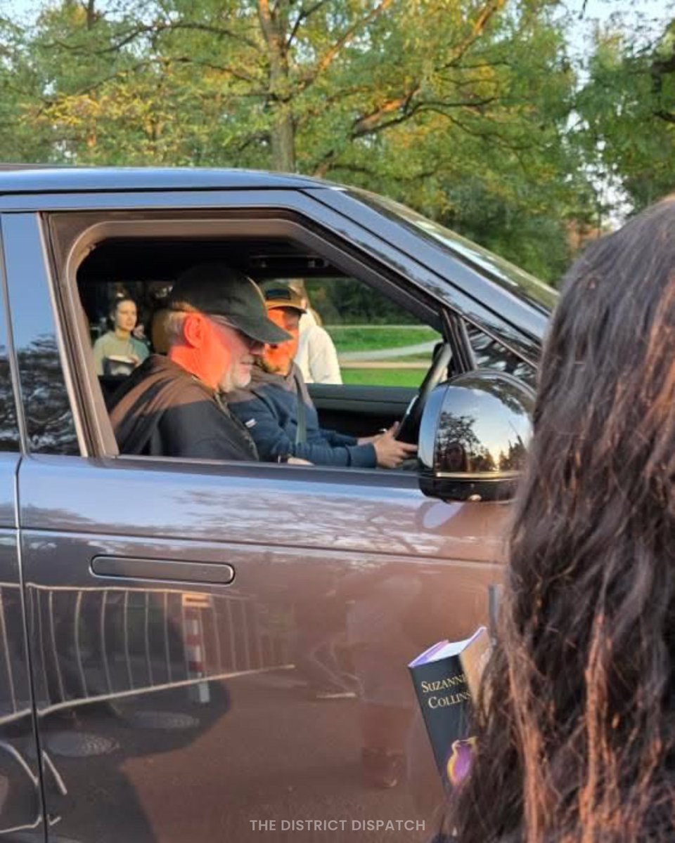 dstrictdispatch's tweet photo. Francis Lawrence Meets Fans on the Set of Sunrise on the Reaping!

According to local sources, scenes were being shot at the Victors’ Village, and afterwards Lawrence stepped out to take photos with fans. https://t.co/IIkEAK78qa