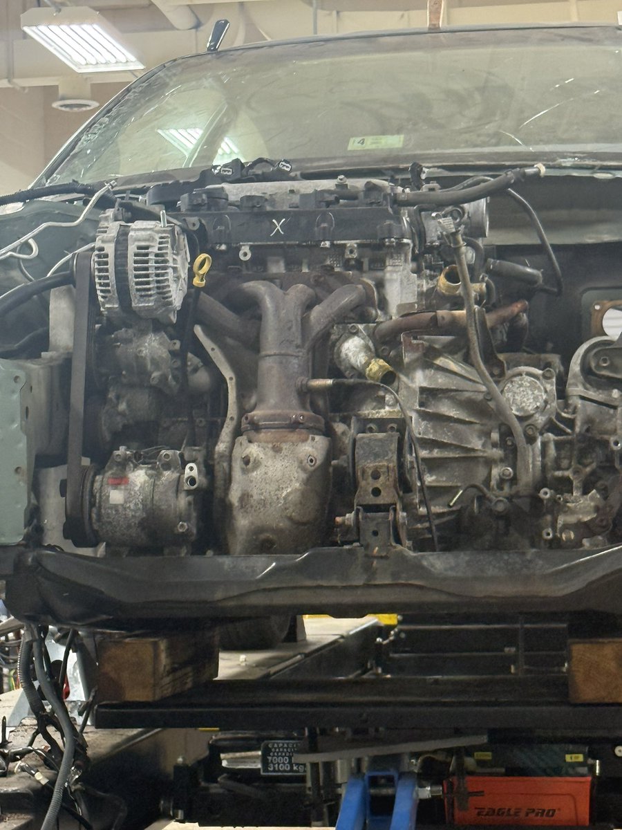 NHREC_CTE_BF's tweet image. #AutoTech students rolled up their sleeves and tackled the ultimate challenge—removing an engine! Hands-on learning at its best. Proud of their teamwork, skills, and determination! #ButlerFarmFam 
#NHREC #NewHorizonsCTE 
@NHREC_VA