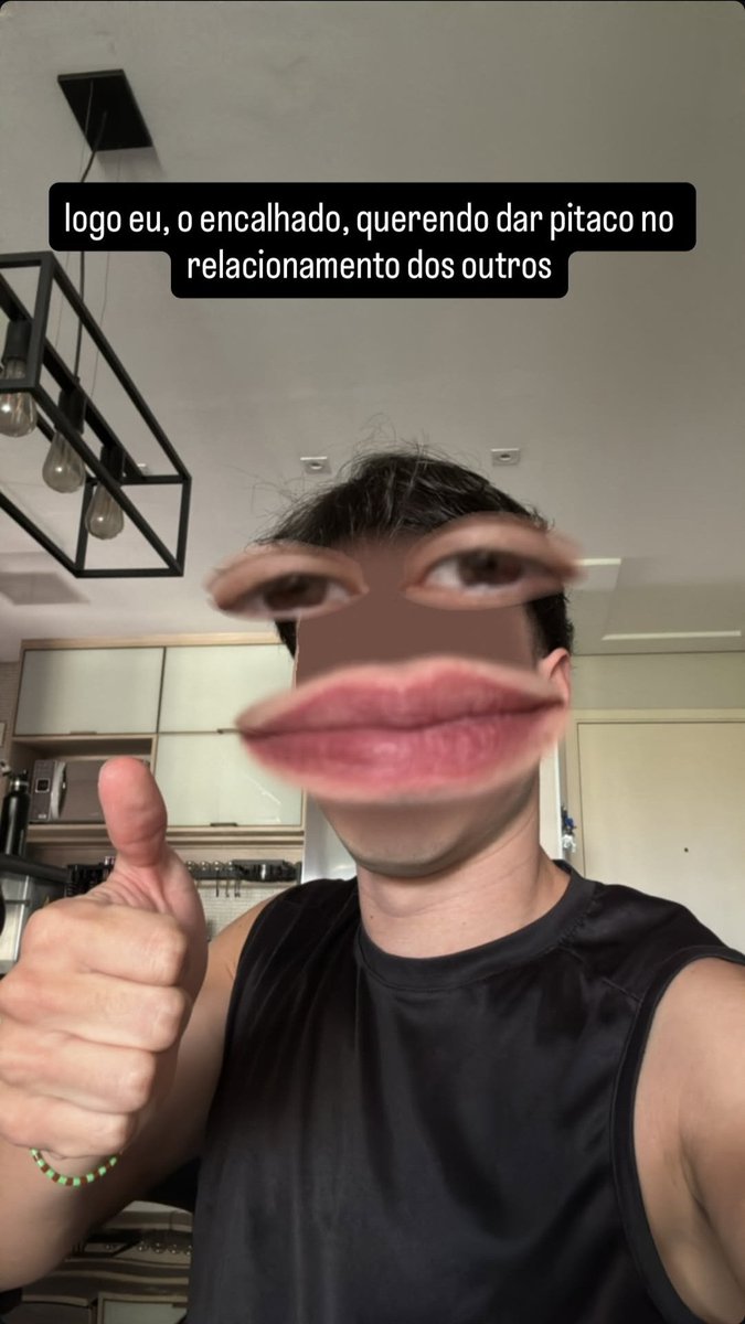 Como assim, Gustavo? Semana passada você disse que tava casado... essa conta não fecha  conta a verdade o boy que te responde rapido ja foi de arrasta? Kkk 😌👀