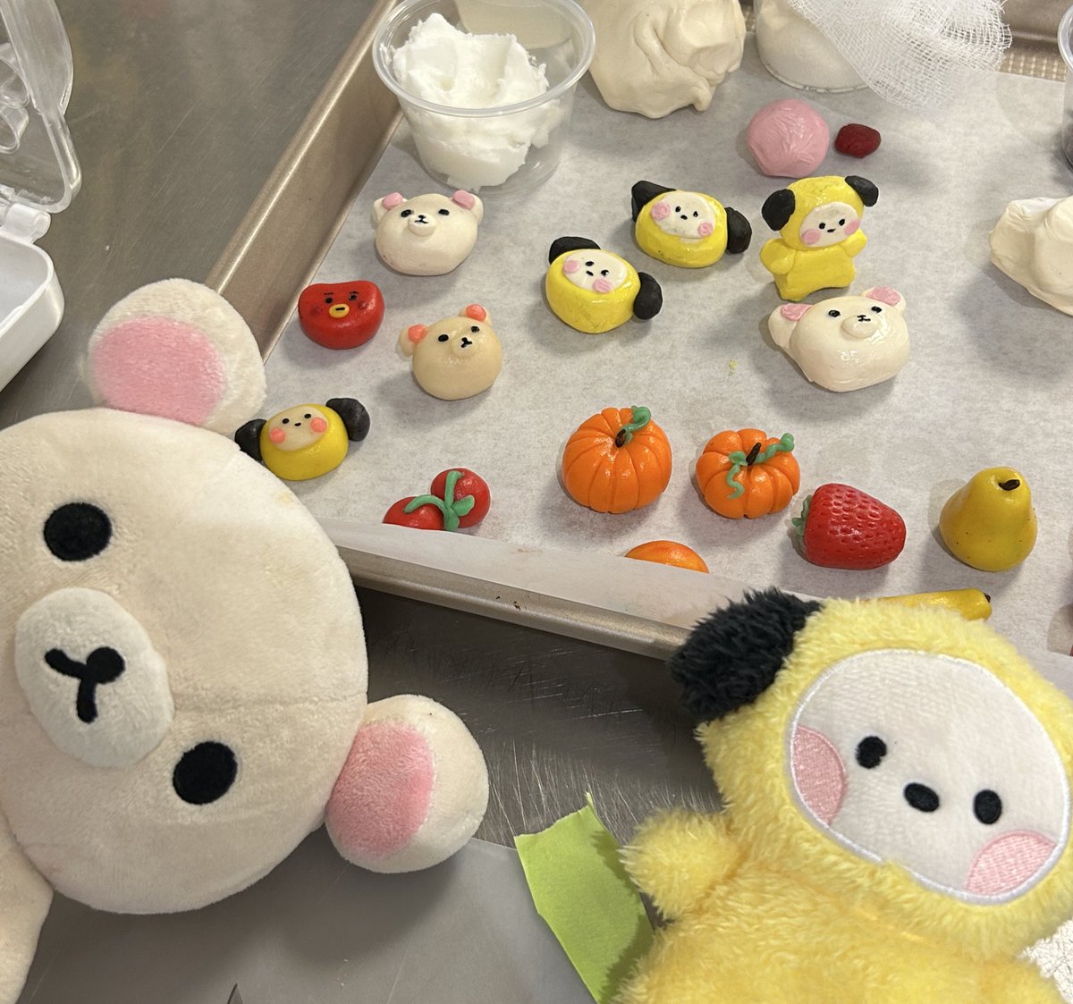 whiskingit_'s tweet photo. marzipan &amp; chocolate practice! https://t.co/hKHGNVOfU8
