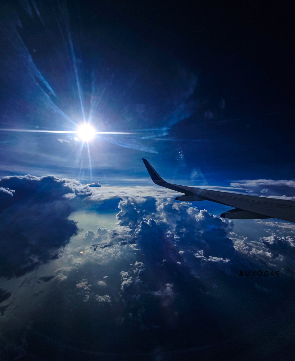 Suyognarvekar's tweet image. #SkyView #CloudVibes #InTheAir #AboveTheClouds #WindowSeat #FlyHigh #TravelVibes #BlueSky #SkyLove #AeroLife #AirplaneMode #TravelGram #Wanderlust #AviationLovers #SkyAddict