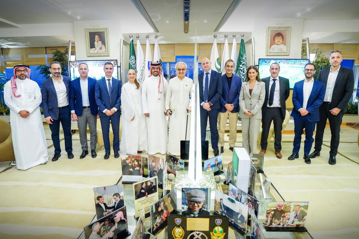 Rotana signs tweet media