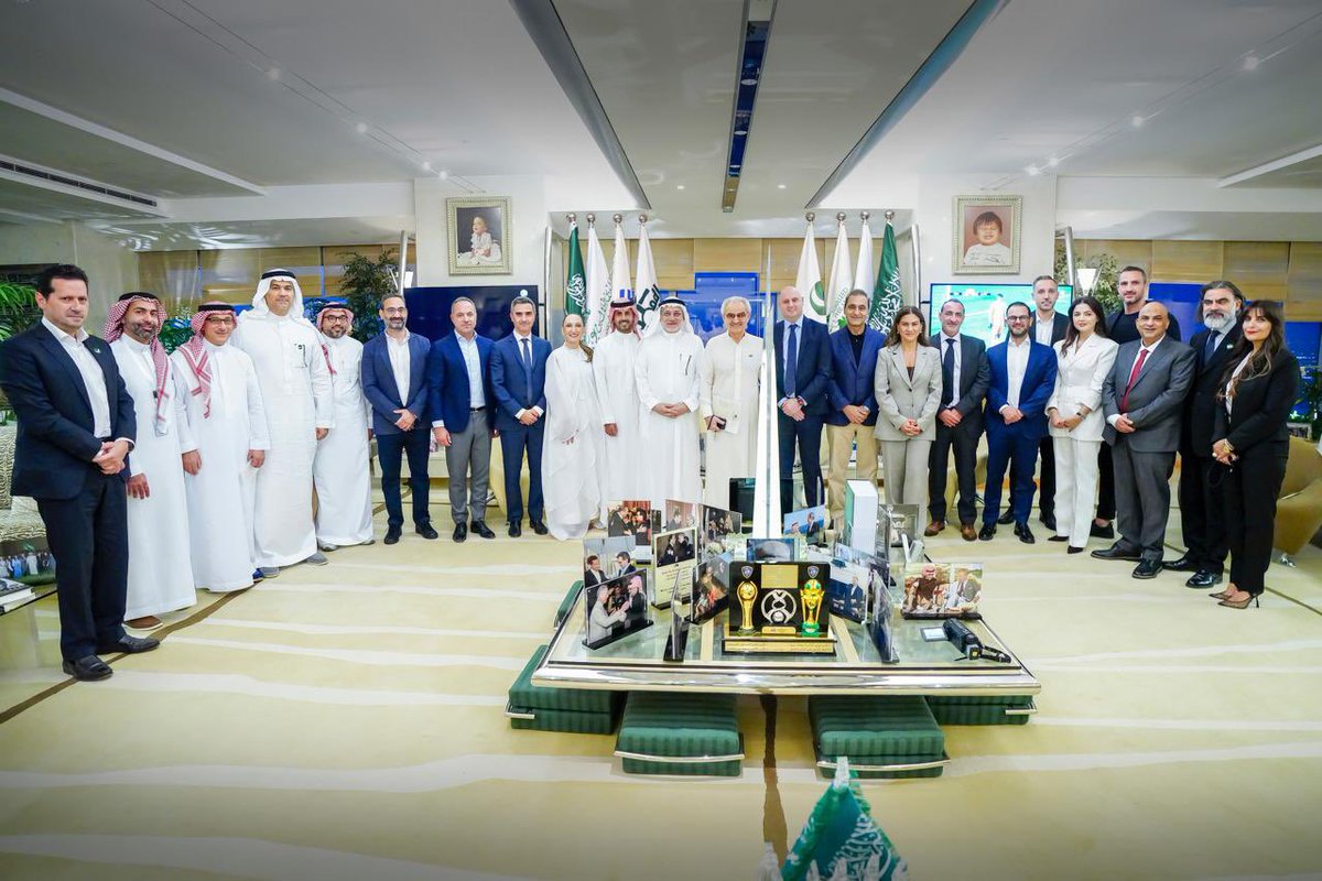 Rotana signs tweet media